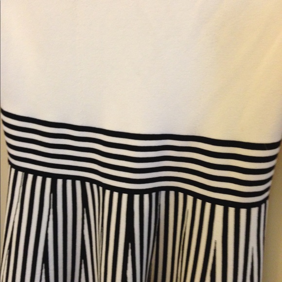 Beautiful dress - Picture 2 of 3